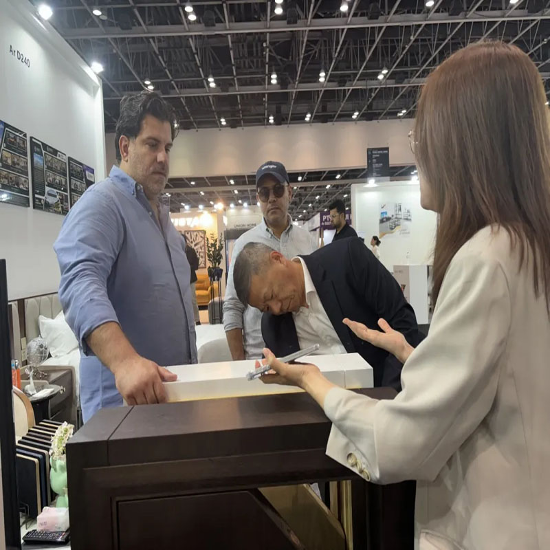 La cabina de exhibición de muebles del hotel H&P presentaba una variedad de actividades de interacción con el cliente