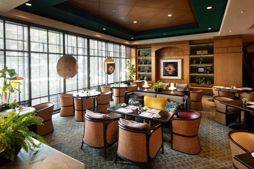 1MC5F12000DW6YE1802F6_W_1080_808_R5_D