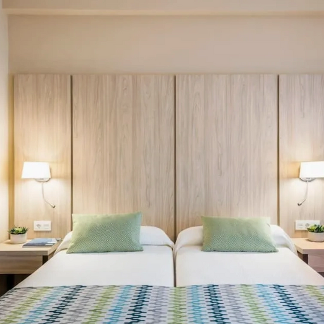 Muebles de dormitorio king de madera de lujo con cabecera estilo hotel